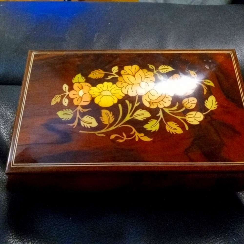 Italian Made San Francisco Music Box Company JewelryBox Plays Amazing Grace